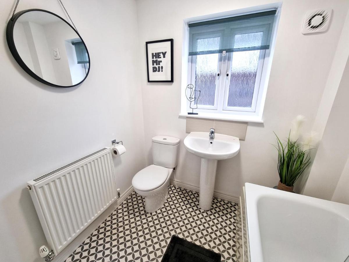 Modern & Spacious 3 Bedrooms And 2 Bathrooms Home, Free Parking! Cambridge  Kültér fotó